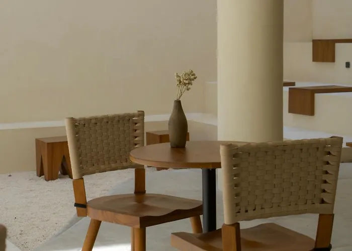 Sola Hotel *