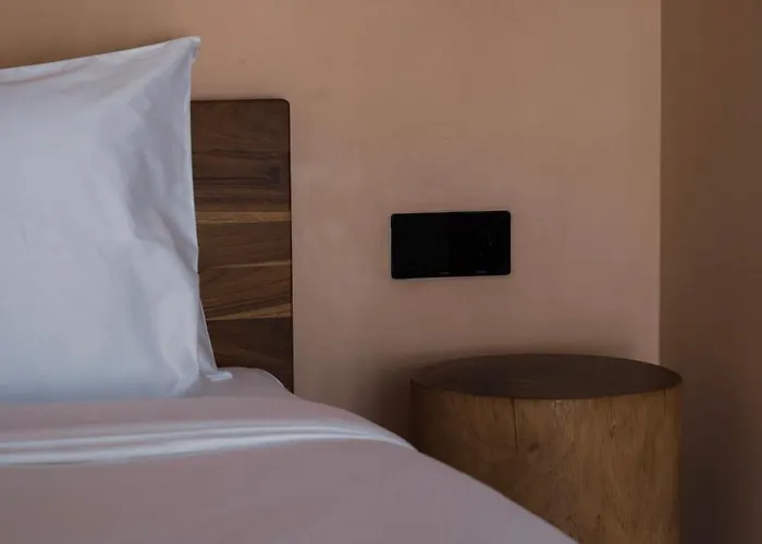 Sola Hotel *